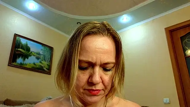 YourQueenX online show from June 11, 5:37 am