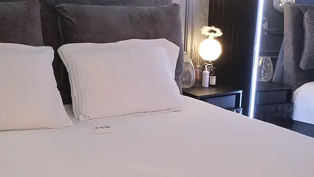 Rikka Moore online show from April 13, 9:54 am