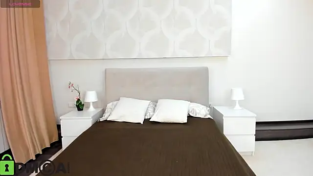 Donna Evans online show from April 16, 12:00 am