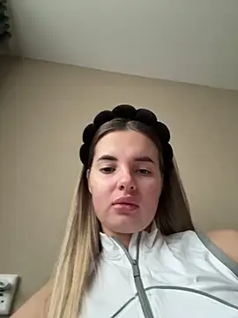 Donna Evans online show from October 30, 2:47 am