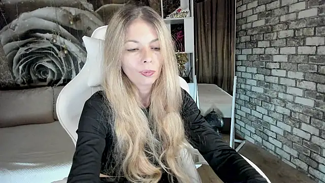 Eva Melow online show from April 6, 4:08 pm