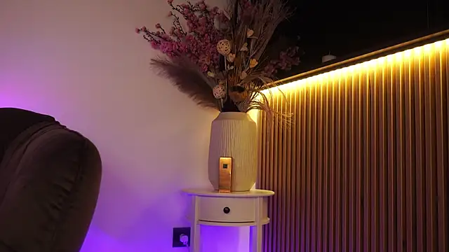 KimyBroox online show from April 17, 8:55 pm