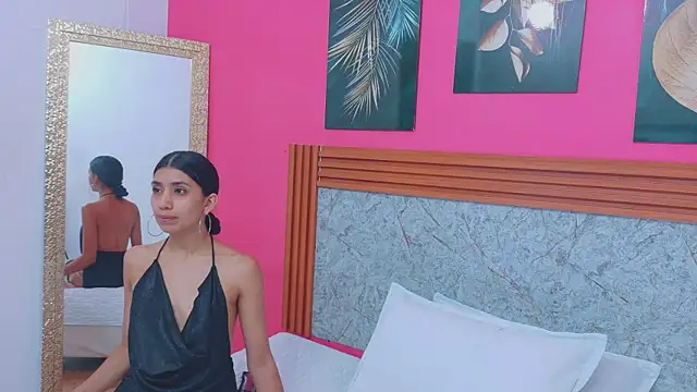 littlee emilyy  online show from April 1, 1:12 pm