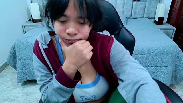 laureentt  online show from February 21, 7:09 am