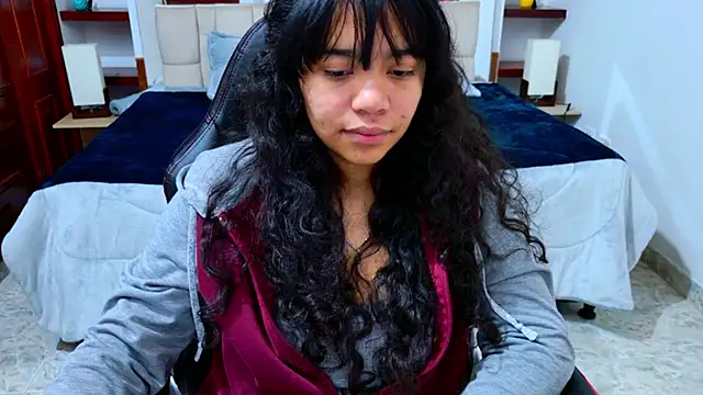 laureentt  online show from October 18, 3:53 am