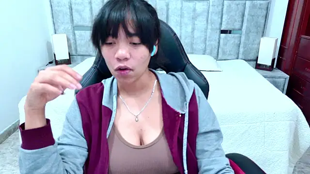 laureentt  online show from March 9, 3:10 am