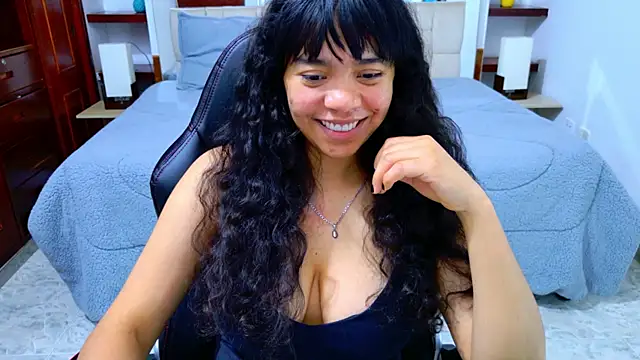 laureentt  online show from November 5, 3:12 am