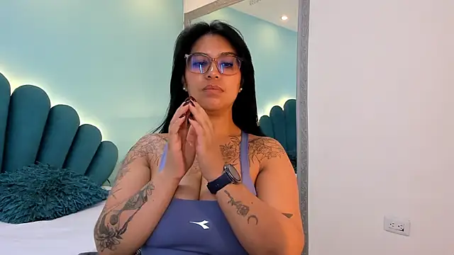 sharlott18 online show from January 18, 1:40 pm