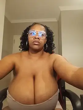 bustylisa1983 online show from June 17, 6:04 am