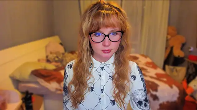 KlementinaBbG online show from October 13, 8:22 pm