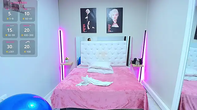 kimmturner online show from October 30, 7:59 pm