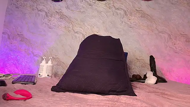 jones maddy  online show from September 11, 1:55 pm