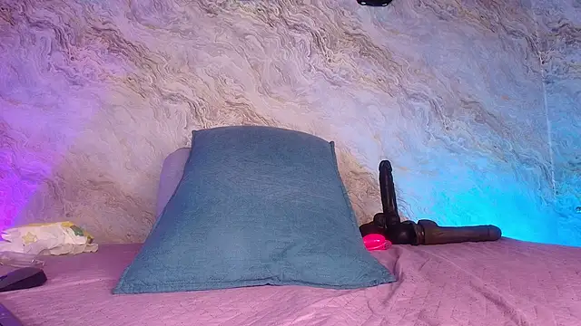 jones maddy  online show from November 15, 12:06 pm