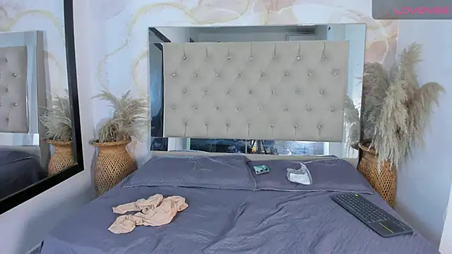 ainaah  online show from October 22, 11:59 am