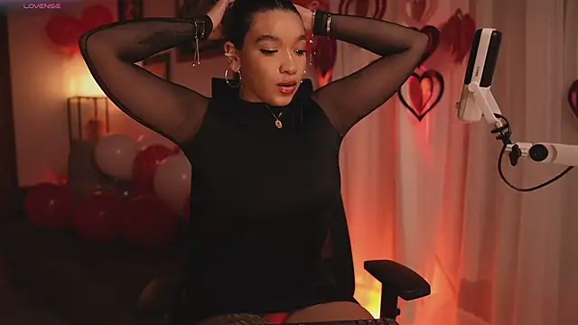 HannahW  online show from February 14, 10:01 pm