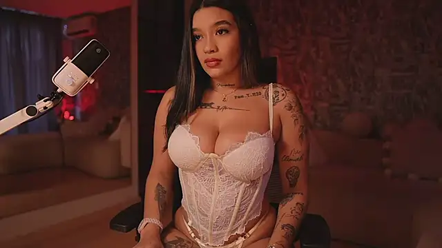 HannahW  online show from September 27, 8:49 pm