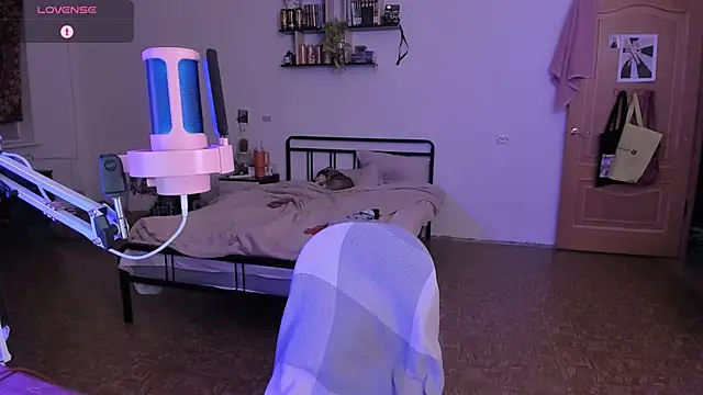 evathority online show from October 18, 5:04 pm