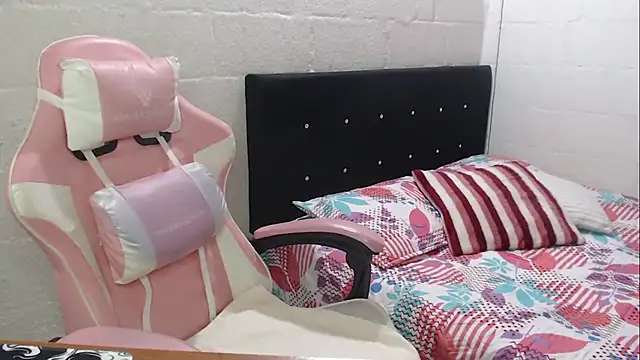 jade04 roberts online show from October 2, 9:53 pm