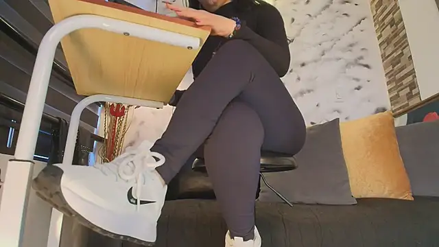 Sophie LittleS online show from March 9, 12:19 pm