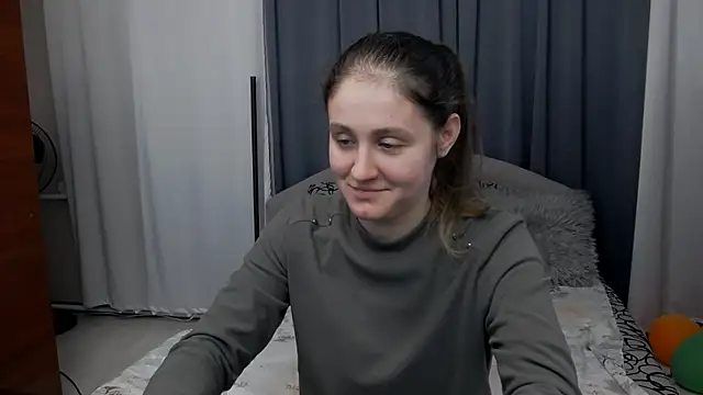 Holliy Cooper online show from March 31, 8:58 am