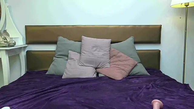 MissYvie online show from February 7, 10:08 am