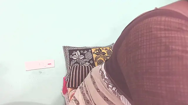 shrutitelugu69 online show from April 17, 4:53 pm