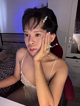 Plaxtique online show from February 13, 2:46 am