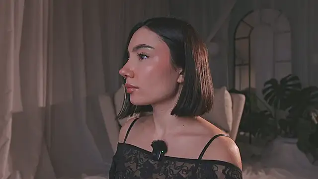 AmyArmstrong online show from April 14, 11:49 pm